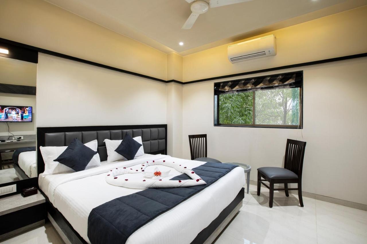 Megh Residency Navi Mumbai Hotel Buitenkant foto